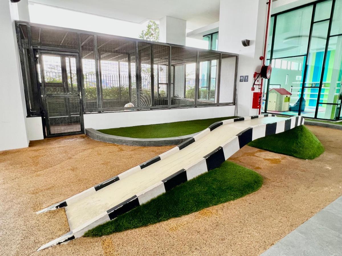 Royale Cottage Midvalley Netflix Pools 4 Pax Johor Bahru Exterior foto